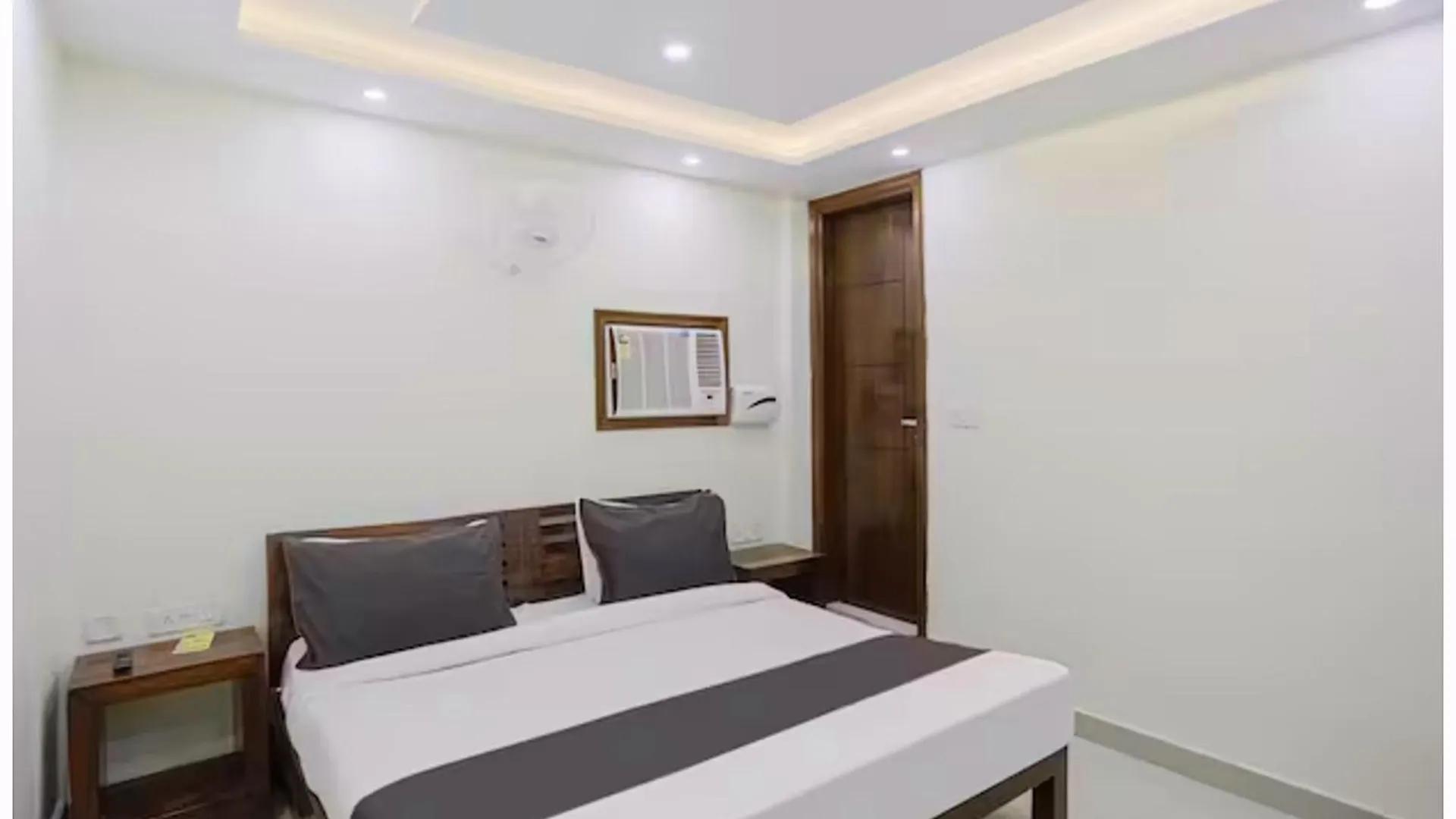 HOTEL HP STAY Near Kashi Vishwanath Temple - Fully Air Hotel Varanasi